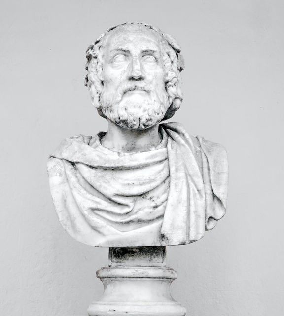 busto filosofía, asignatura obligatoria